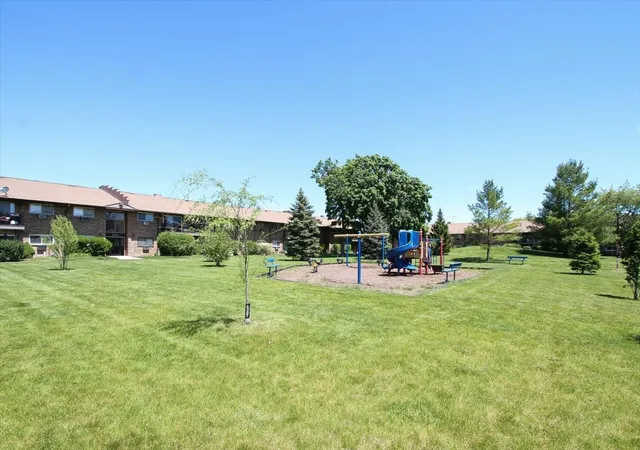 Homes for sale in Prospect Heights, IL | 834 E Old Willow Road, Prospect Heights, IL 60070 | Houzeo
