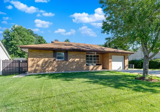 Homes for sale in Oswego, IL | 425 Douglas St, Oswego, IL 60543 | MLS# 12647475