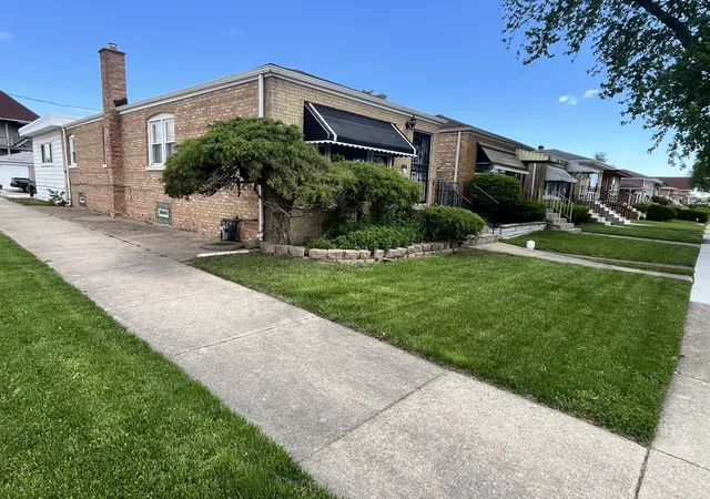 2nd image of 7458 W 64th Pl, Summit, IL 60501 | MLS# 12647572
