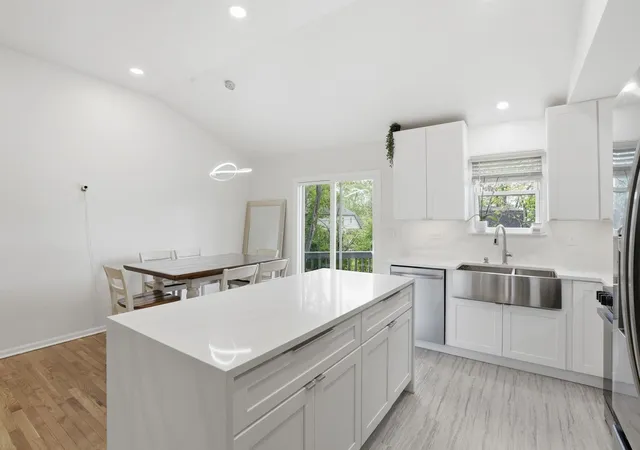 Photo 4 of Single family home for sale at 6212 Leonard Ave, Downers Grove, IL 60516 | MLS# 12647634 | Listing updated on 2026-09-23
