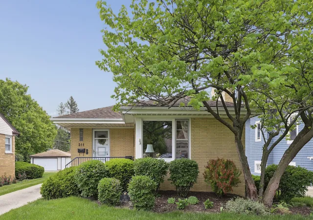 Homes for sale in Elmhurst, IL | 311 N Elm Ave, Elmhurst, IL 60126 | MLS# 12647706