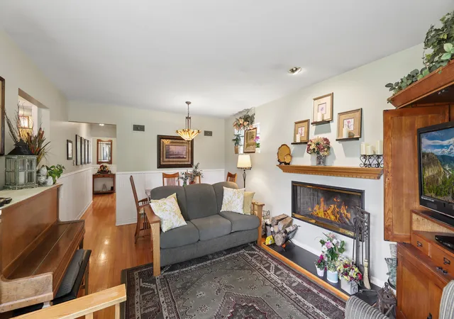 Homes for sale in Elmhurst, IL | 311 N Elm Ave, Elmhurst, IL 60126 | MLS# 12647706