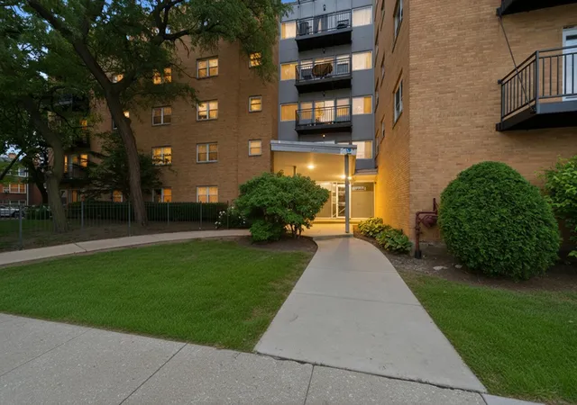 Homes for sale in Chicago, IL | 2501 W Bryn Mawr Ave #102, Chicago, IL 60659 | MLS# 12647722