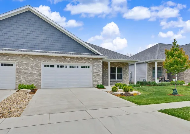 Listing Photo 1 - Condo for sale in building located at 503 S 5th St, Fairbury, IL 61739