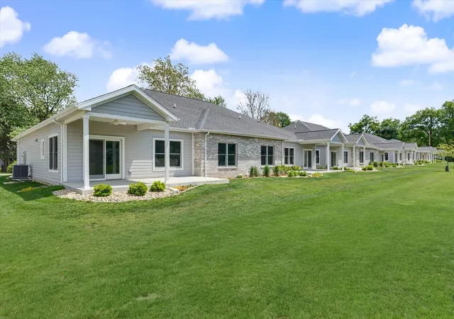 Listing Photo 5 - Condo for sale in building located at 503 S 5th St, Fairbury, IL 61739