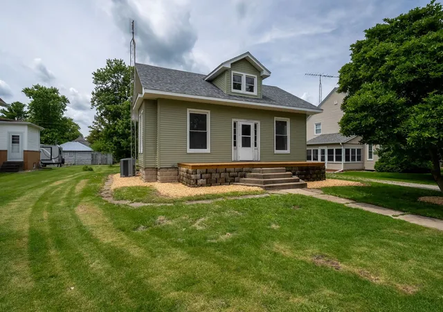 Homes for sale in Flanagan, IL | 311 S Main St, Flanagan, IL 61740 | MLS# 12647827
