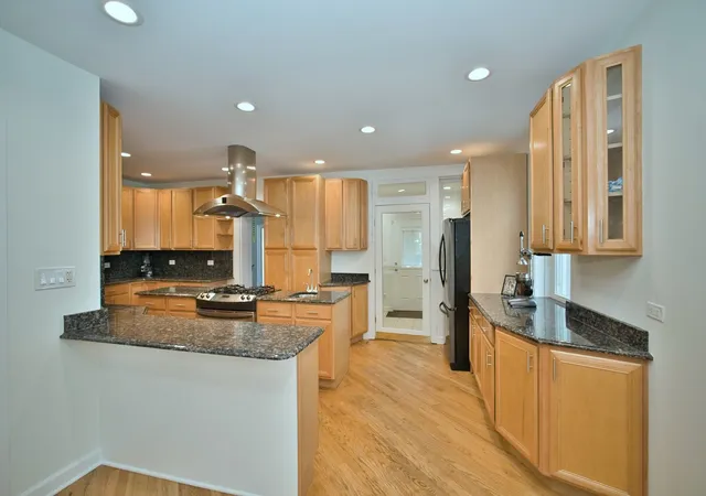 Homes for sale in Chicago, IL | 5936 N Melvina Ave, Chicago, IL 60646 | MLS# 12647867