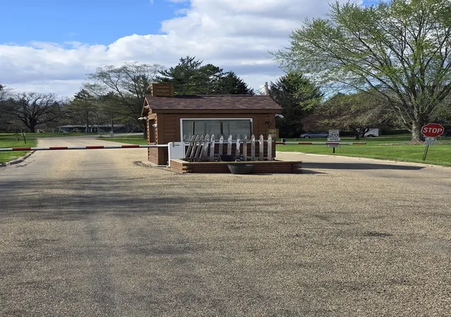 Homes for sale in Dixon, IL | 211 Maple Ln, Dixon, IL 61021 | MLS# 12648026