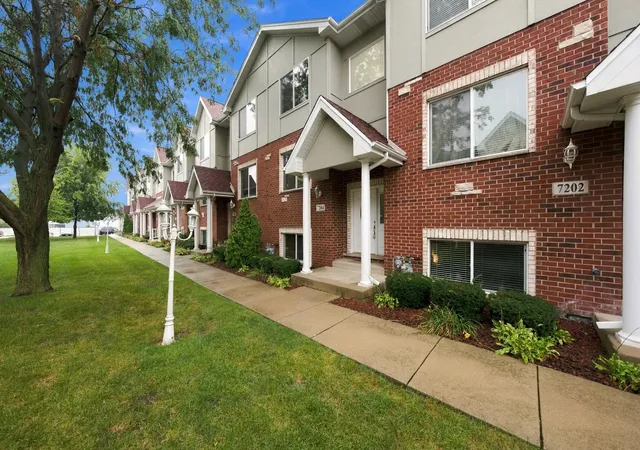 Photo 3 of Townhouse for sale at 7204 W 83rd Street, Bridgeview, IL 60455 | MLS# 12648097 | Listing updated on 2026-09-27