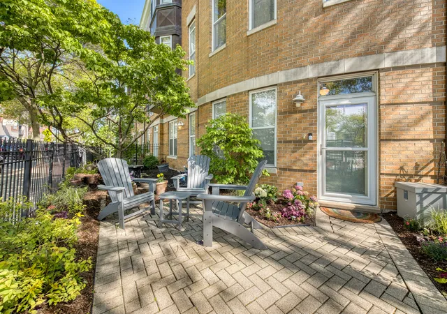 Photo 4 of Townhouse for sale at 2477 W Montrose Ave, Chicago, IL 60618 | MLS# 12648133 | Listing updated on 2026-10-20