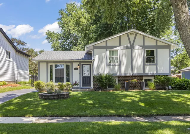 Homes for sale in Bolingbrook, IL | 122 Grady Dr, Bolingbrook, IL 60440 | MLS# 12648226