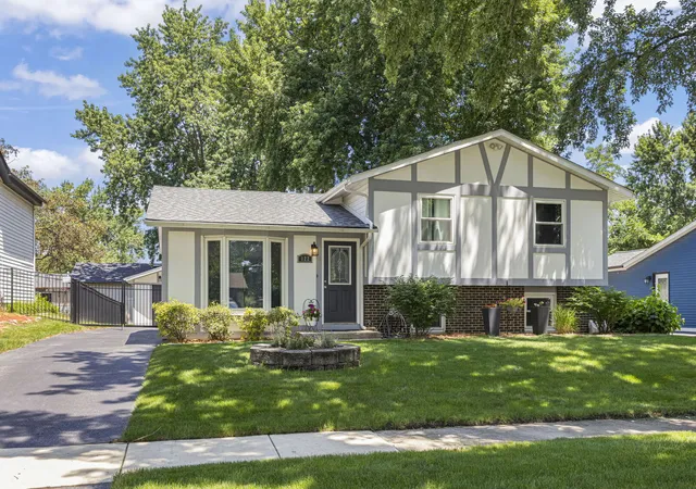 Homes for sale in Bolingbrook, IL | 122 Grady Dr, Bolingbrook, IL 60440 | MLS# 12648226