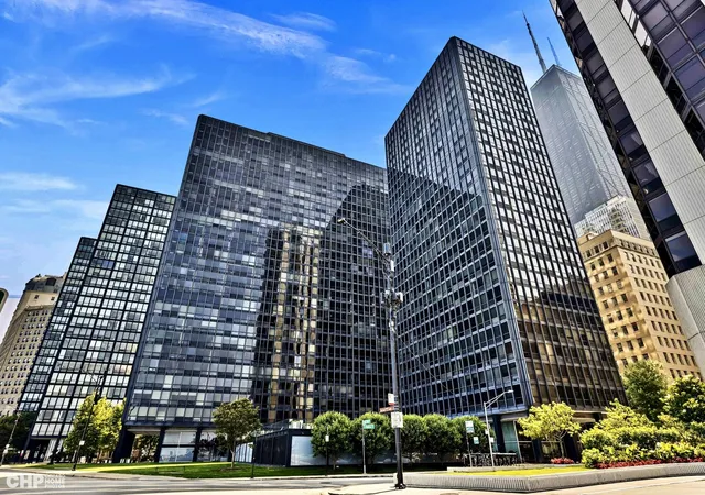 2nd image of 900 N Lake Shore Dr, Chicago, IL 60611