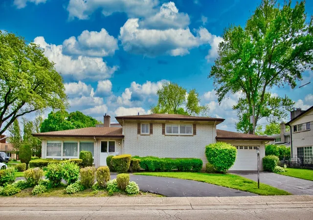1st image of 4351 W Chase Ave, Lincolnwood, IL 60712 | MLS# 12648374
