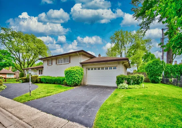 2nd image of 4351 W Chase Ave, Lincolnwood, IL 60712 | MLS# 12648374