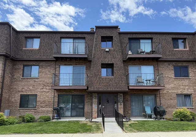 1st image of 718 Cobblestone Cir #C, Glenview, IL 60025 | MLS# 12648375