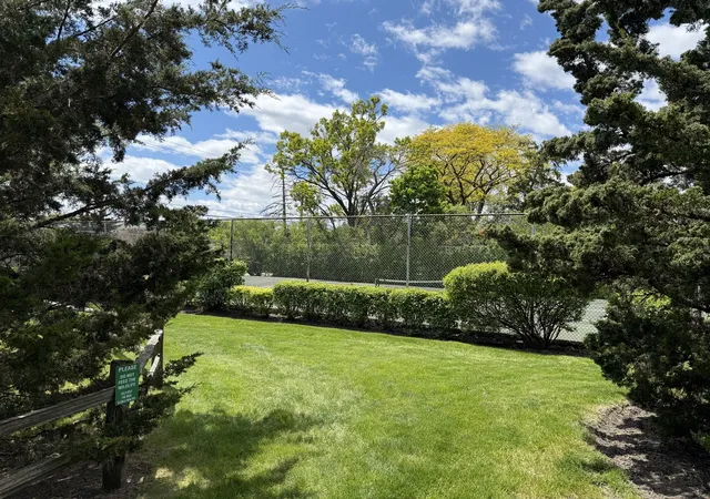 8th image of 718 Cobblestone Cir #C, Glenview, IL 60025 | MLS# 12648375