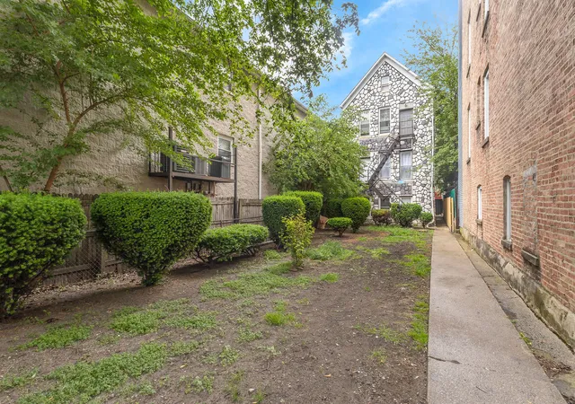 Listing Photo 3 - Condo for sale in building located at 2243 S Sawyer Ave, Chicago, IL 60623