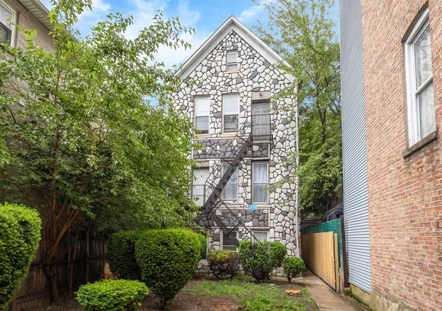 Listing Photo 4 - Condo for sale in building located at 2243 S Sawyer Ave, Chicago, IL 60623