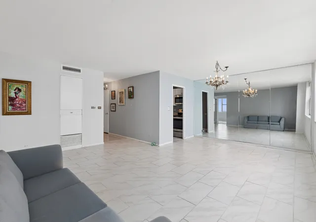 Photo 4 of Condo for sale at 6301 N Sheridan Rd #11L, Chicago, IL 60660 | MLS# 12648576 | Listing updated on 2026-09-22