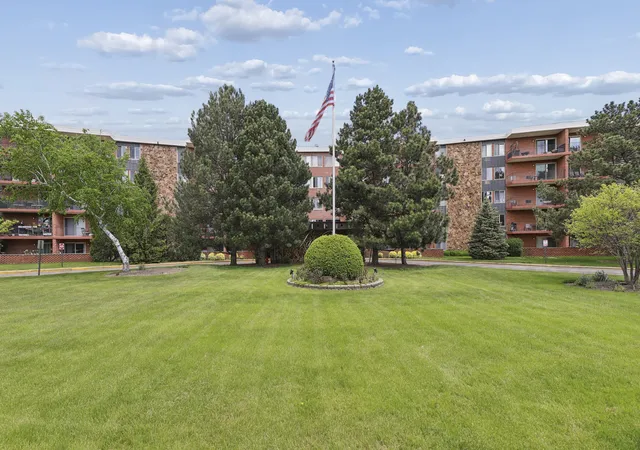 Homes for sale in Prospect Heights, IL | 18 E Old Willow Rd #504N, Prospect Heights, IL 60070 | MLS# 12648593