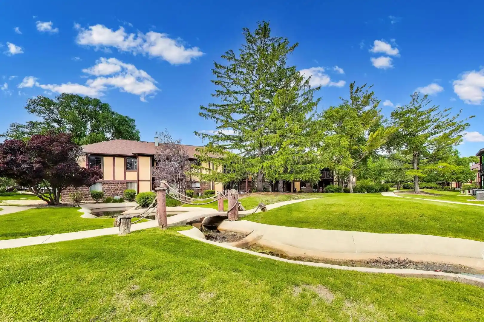 Listing Photo 35 - Condo for sale in 1720 Lakecliffe Dr located at 1720 Lakecliffe Dr, Wheaton, IL 60189 - Unit 1720 Lakecliffe Dr
