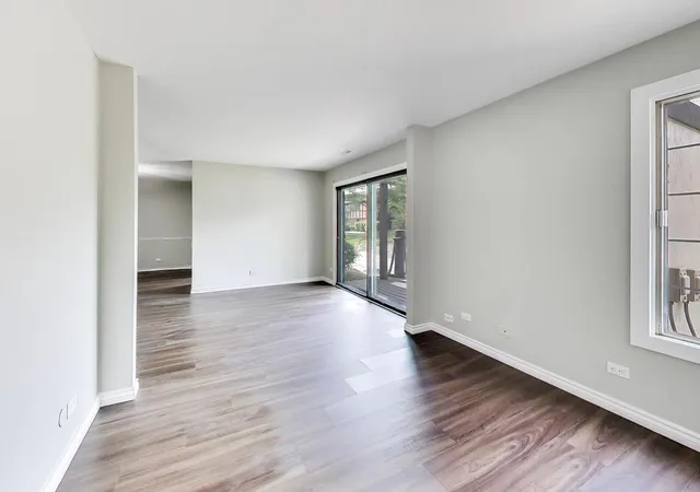 Listing Photo 5 - Condo for sale in building located at 1720 Lakecliffe Dr, Wheaton, IL 60189 - Unit #A