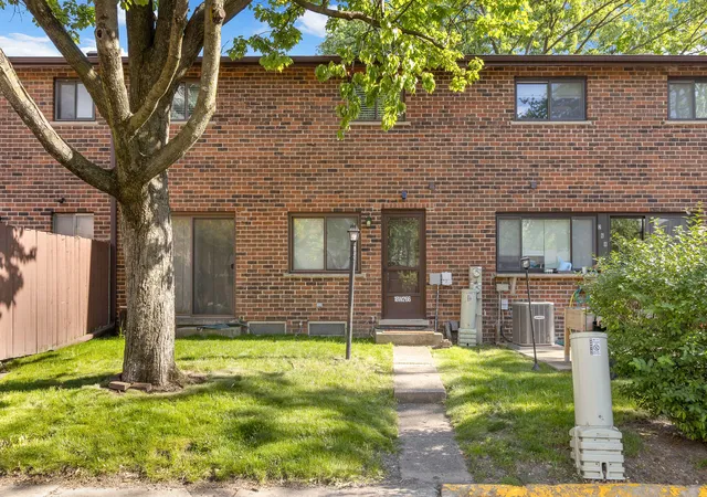 2nd image of 18w266 Knollwood Ln, Villa Park, IL 60181 | MLS# 12648705