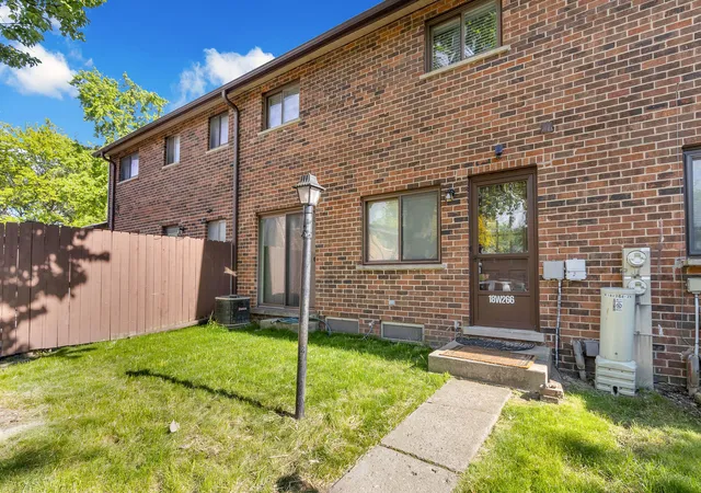 3rd image of 18W266 Knollwood Ln, Villa Park, IL 60181 | MLS# 12648705
