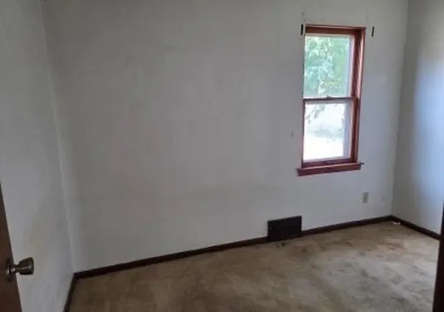 3rd image of 719 Greenbay Ave, Calumet City, IL 60409 | MLS# 12648711