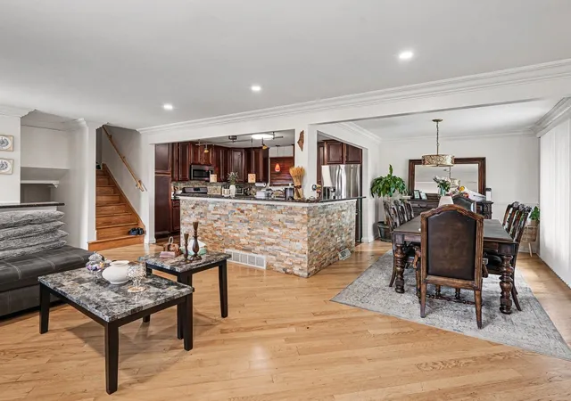 Photo 3 of Single family home for sale at 5858 W 88th Place, Oak Lawn, IL 60453 | MLS# 12648751 | Listing updated on 2026-09-24