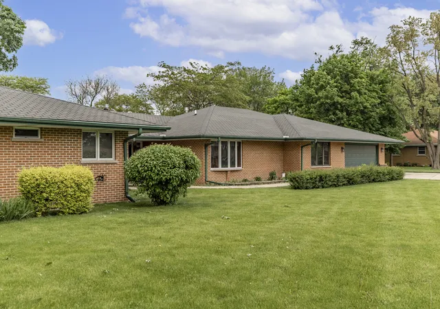 3rd image of 20560 Bensley Ave, Lynwood, IL 60411 | MLS# 12648838