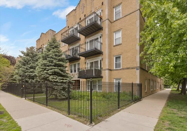 Condo for sale at 7050 N Damen Ave #3S, Chicago, IL 60645 | MLS# 12648850