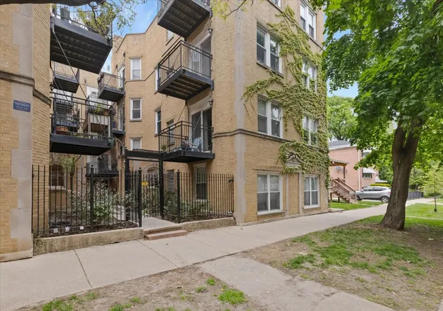 Photo 2 of Condo for sale at 7050 N Damen Ave #3S, Chicago, IL 60645 | MLS# 12648850 | Listing updated on 2026-09-17