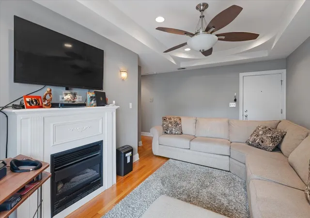 Photo 4 of Condo for sale at 7050 N Damen Ave #3S, Chicago, IL 60645 | MLS# 12648850 | Listing updated on 2026-09-17