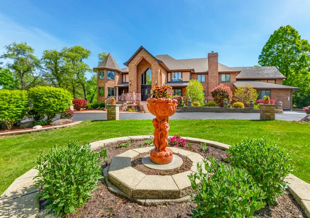 Photo 3 of Mansion for sale at 3204 Stonegate Dr, Crystal Lake, IL 60012 | MLS# 12649062 | Listing updated on 2026-08-09