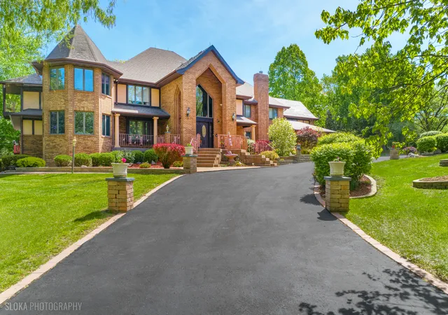 Photo 3 of Single family home for sale at 3204 Stonegate Dr, Crystal Lake, IL 60012 | MLS# 12649062 | Listing updated on 2026-08-09