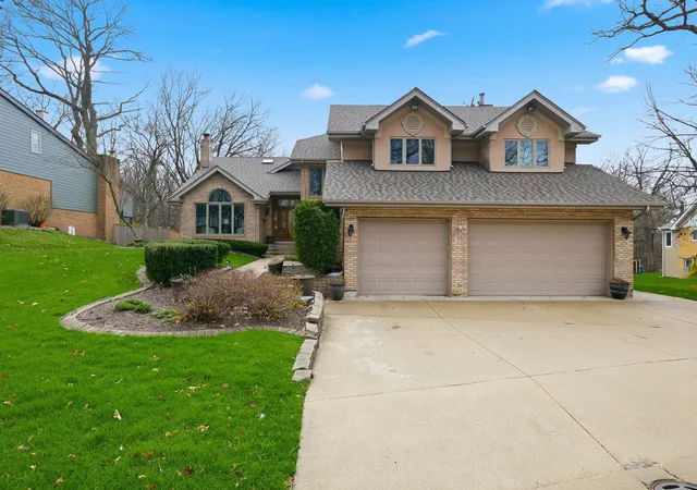 2nd image of 33 W Eureka Dr, Lemont, IL 60439 | MLS# 12649086