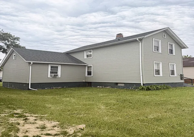 Photo 2 of Multi family home for sale at 946 S Schuyler Ave, Kankakee, IL 60901 | MLS# 12649319 | Listing updated on 2026-09-27