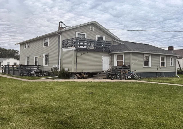 Photo 4 of Multi family home for sale at 946 S Schuyler Ave, Kankakee, IL 60901 | MLS# 12649319 | Listing updated on 2026-10-13