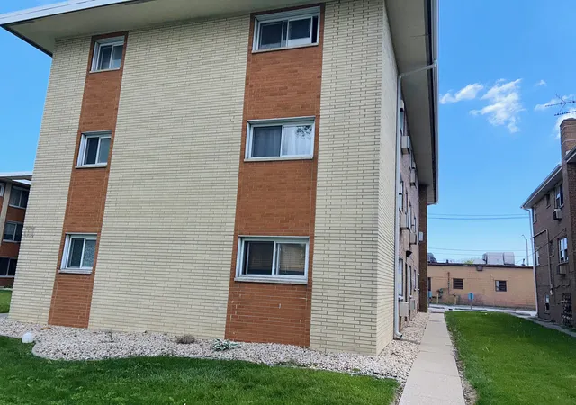 Photo 2 of Sale Pending at 14633 Keystone Ave #3H, Midlothian, IL 60445 | MLS# 12649355 | Listing updated on 2026-09-13