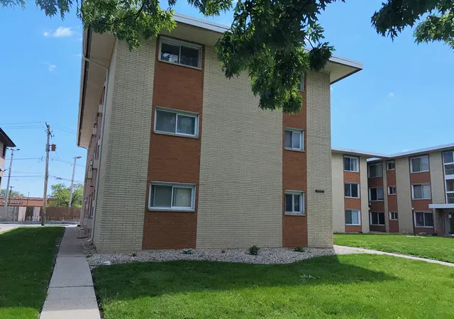 Photo 2 of Sale Pending at 14633 Keystone Ave #3H, Midlothian, IL 60445 | MLS# 12649355 | Listing updated on 2026-09-13
