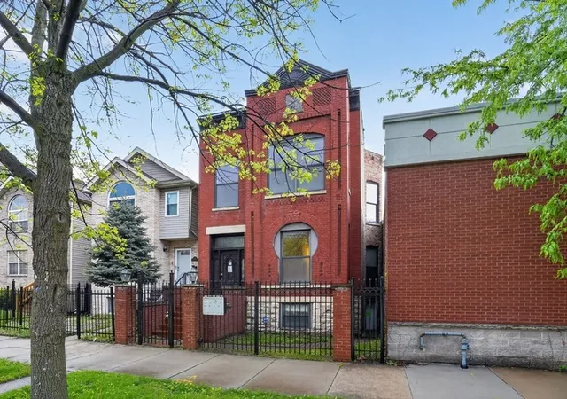 3rd image of 2816 W Washington Blvd, Chicago, IL 60612 | MLS# 12649435