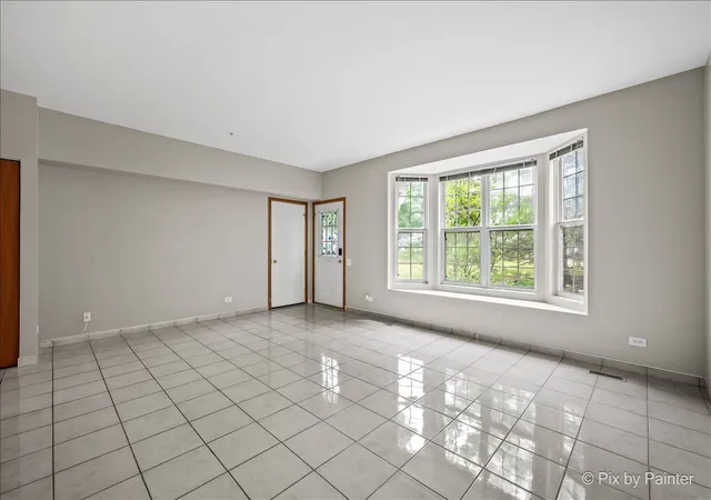 4th image of 327 Gazebo Ln, Lombard, IL 60148 | MLS# 12649646