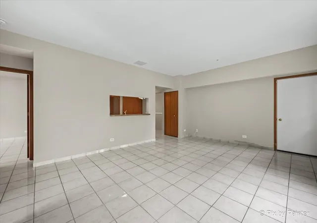 5th image of 327 Gazebo Ln, Lombard, IL 60148 | MLS# 12649646