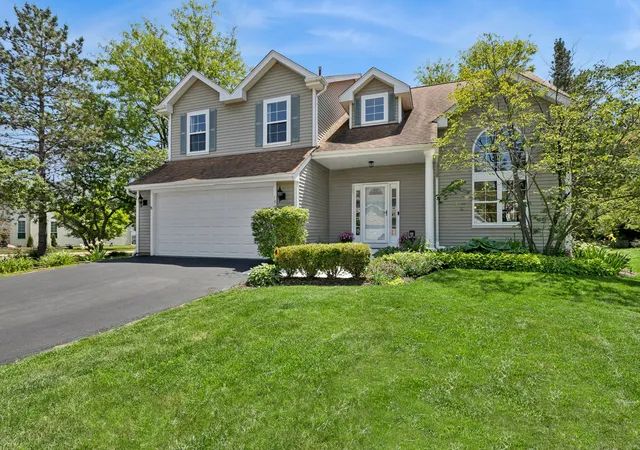 Photo 1 of Single family home for sale at 139 N Crooked Lake Ln, Lindenhurst, IL 60046 | MLS# 12649669 | Listing updated on 2026-09-14