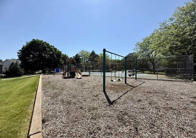 24th image of 139 N Crooked Lake Ln, Lindenhurst, IL 60046 | MLS# 12649669
