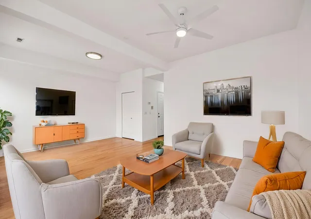 3rd image of 4644 S Prairie Ave, Chicago, IL 60653