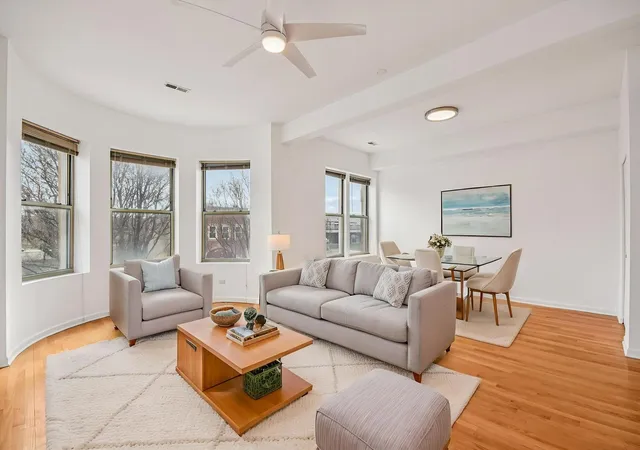 4th image of 4644 S Prairie Ave, Chicago, IL 60653