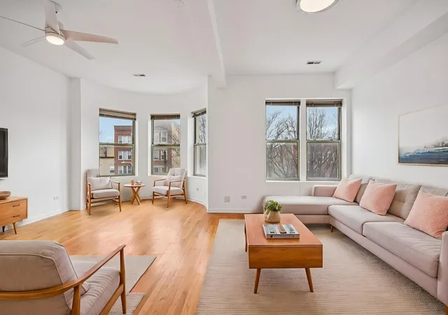5th image of 4644 S Prairie Ave, Chicago, IL 60653